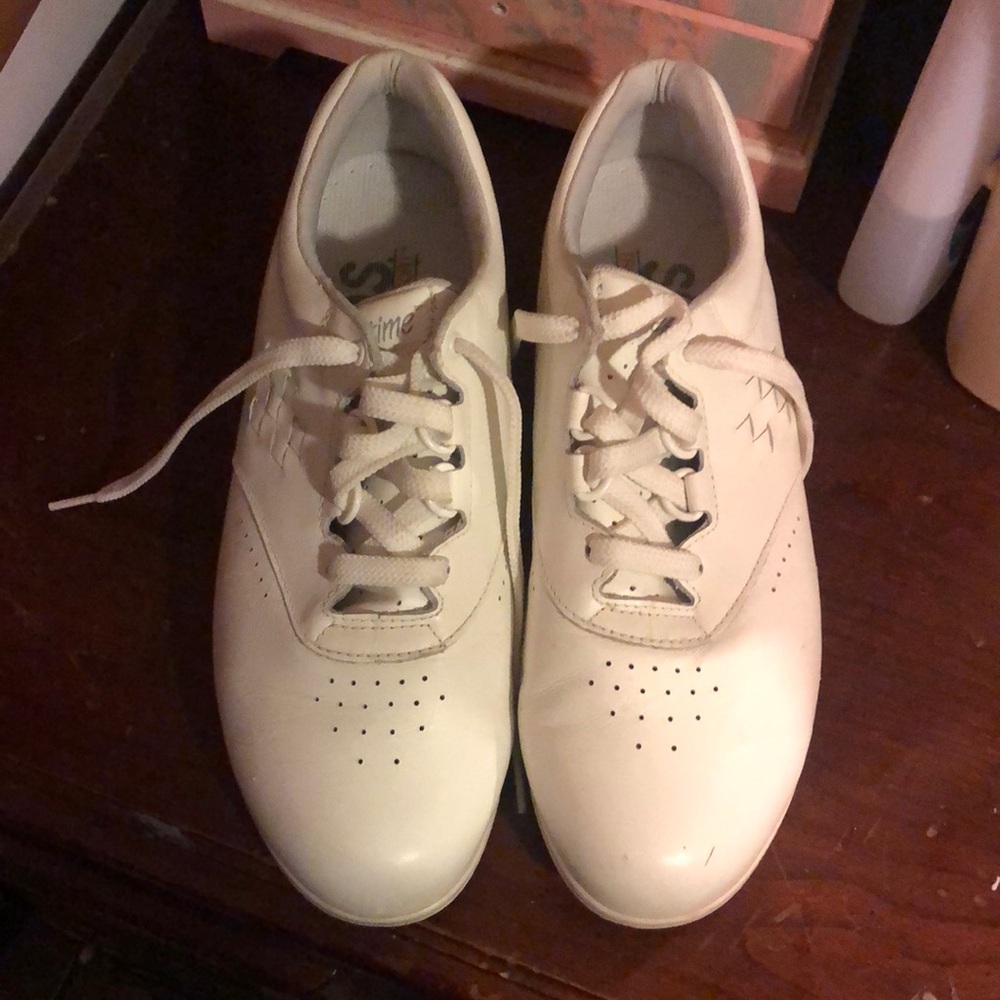 SAS white shoes